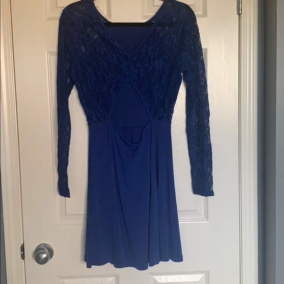 Lace blue dress with an open back! - Picture 2 of 2